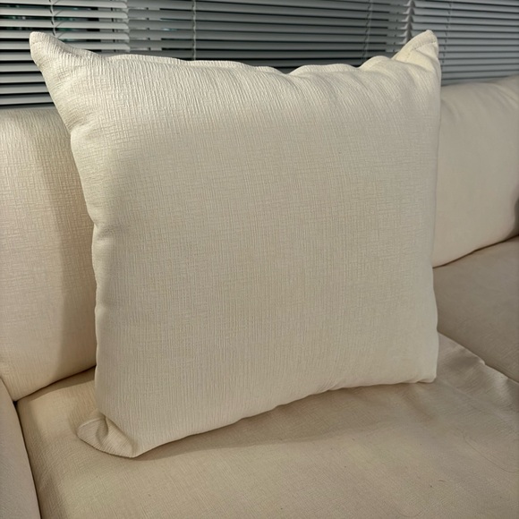 Ivory throw pillow - Picture 1 of 3